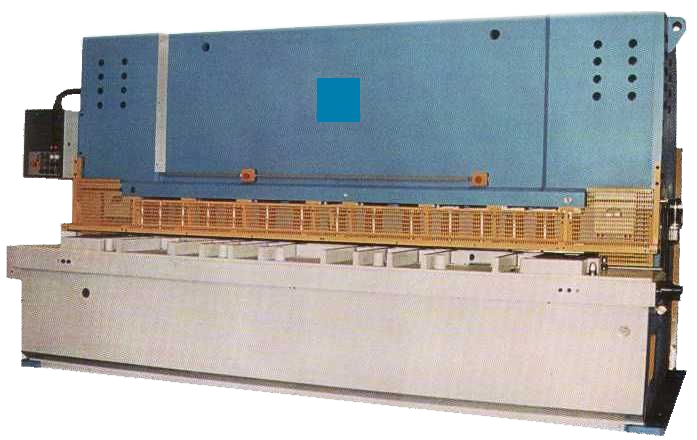Hydraulische Tafelschere Typ 113-11 im industriellen Einsatz auf einer Schiffswerft