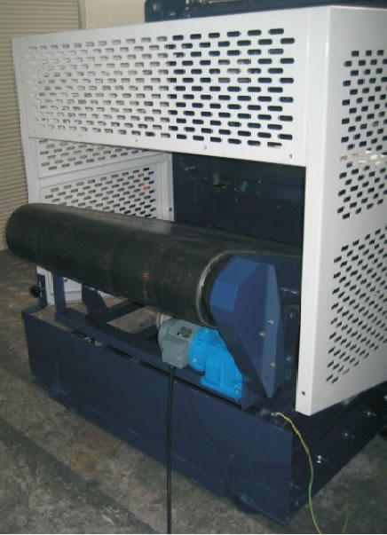 Bandauswurf-System an einer hydraulischen Tafelschere zum schnellen Abtransport geschnittener Blechstreifen